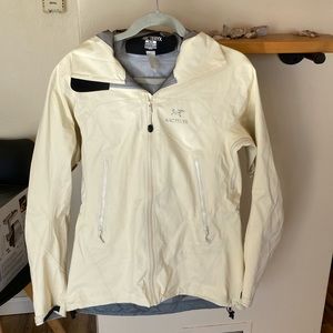 Arc’teryx Beta LT GTX Rain Jacket, Women’s, White, Medium, NWOT
